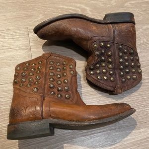 FRYE wyatt  brown leather hammered metal studded short cowgirl boots brown 6